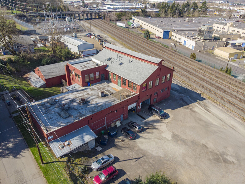 55 NE Farragut St, Portland, OR for rent - Building Photo - Image 3 of 7