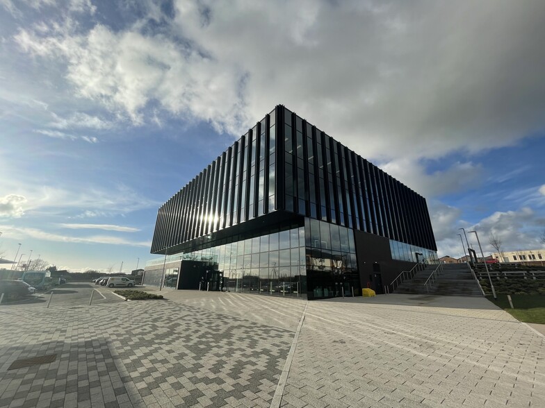 Hill St, Kilmarnock to rent - Building Photo - Image 1 of 22