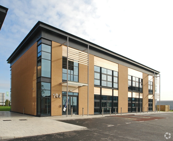 St Helens Linkway, St Helens to rent - Building Photo - Image 3 of 5