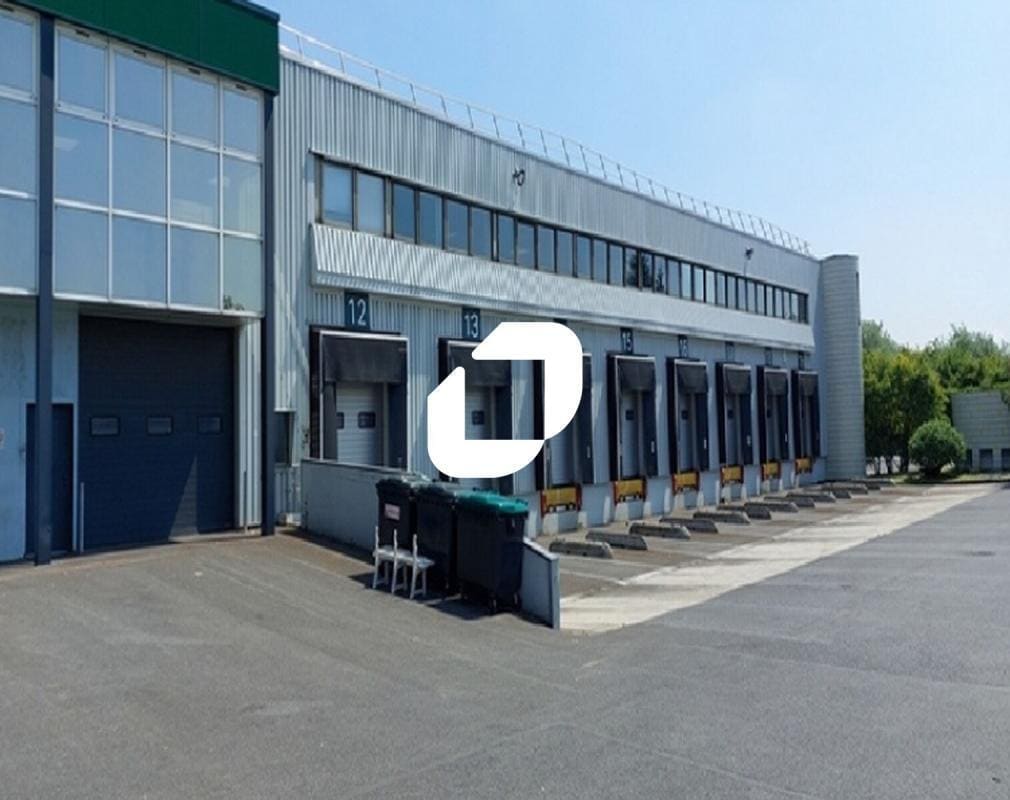 Industrial in Gonesse to rent Building Photo- Image 1 of 17