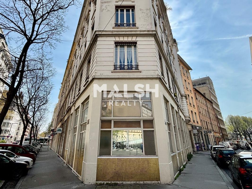 Office in Lyon for sale Building Photo- Image 1 of 15