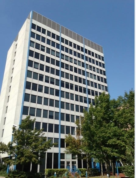 High St, Potters Bar to rent - Building Photo - Image 1 of 13