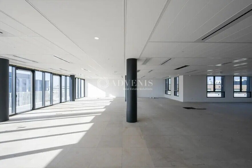 Office in Montigny-le-Bretonneux to rent - Building Photo - Image 1 of 12