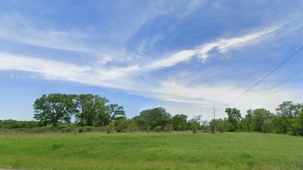 402 University Blvd, Topeka, KS for sale - Building Photo - Image 3 of 8