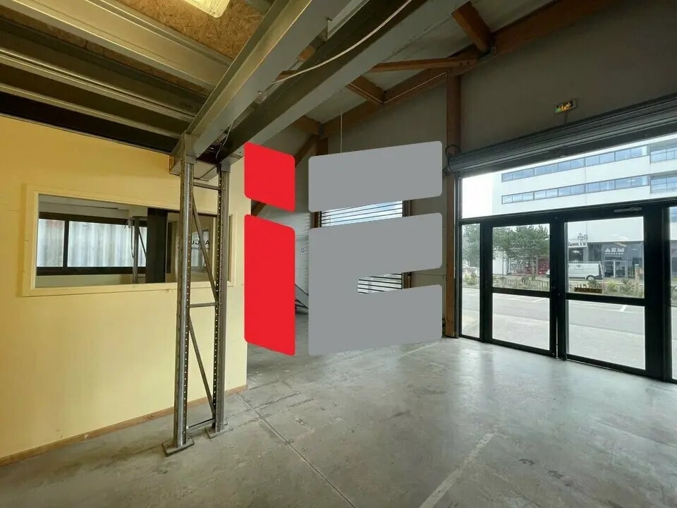 Location Commerce 300 m² - Photo 1