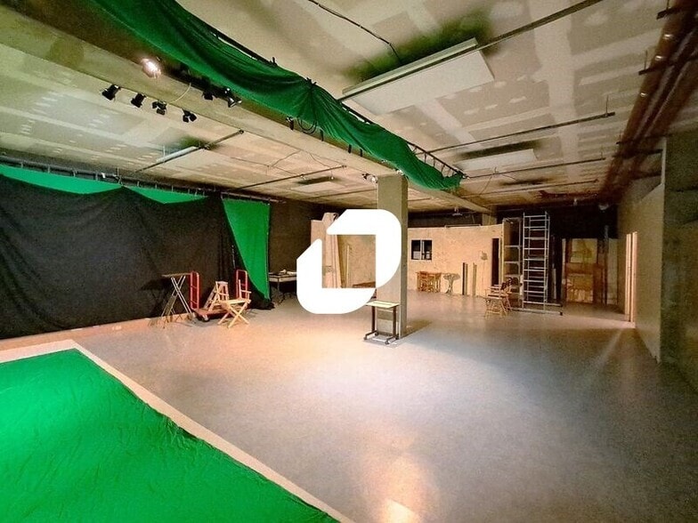 Light Industrial in Courbevoie for sale - Interior Photo - Image 1 of 8