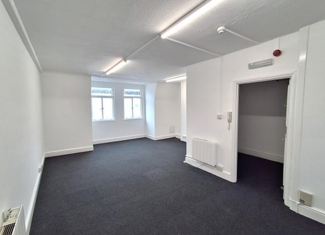 47-48 South Molton St, London to rent Interior Photo- Image 1 of 2