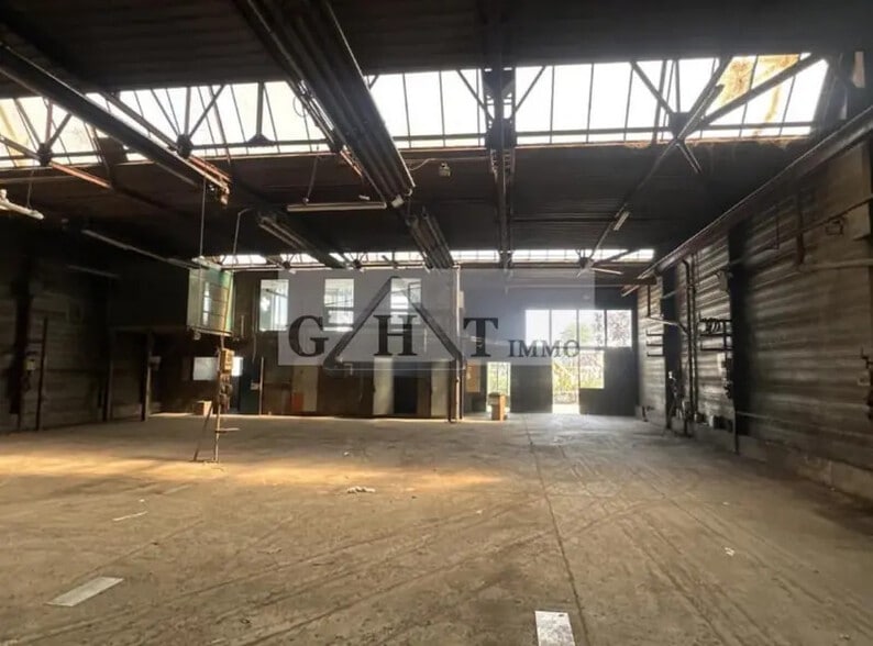 Industrial in Villeneuve-la-Garenne to rent - Building Photo - Image 2 of 10
