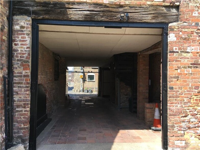 1 Kings Staithe Ln, Kings Lynn to rent - Building Photo - Image 2 of 3