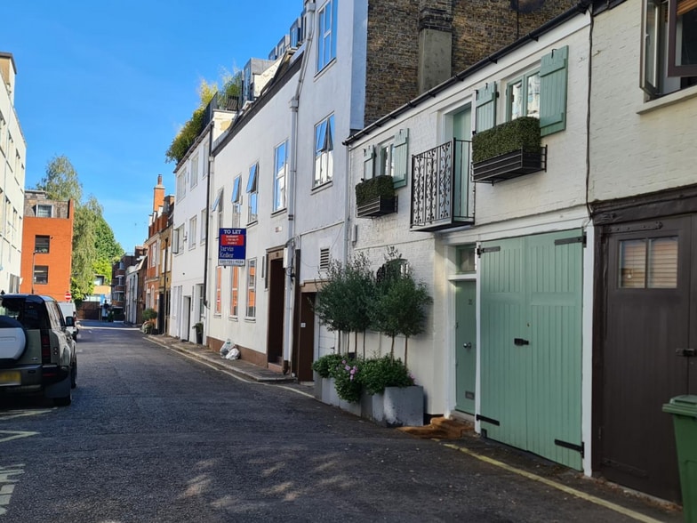 33 Johns Mews, London to rent - Building Photo - Image 2 of 3