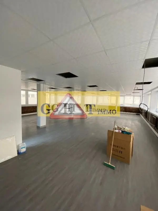 Office in Thiais to rent Interior Photo- Image 1 of 4