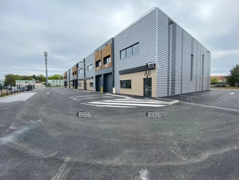 Light Industrial in Villemoisson-sur-Orge to rent Building Photo- Image 1 of 6
