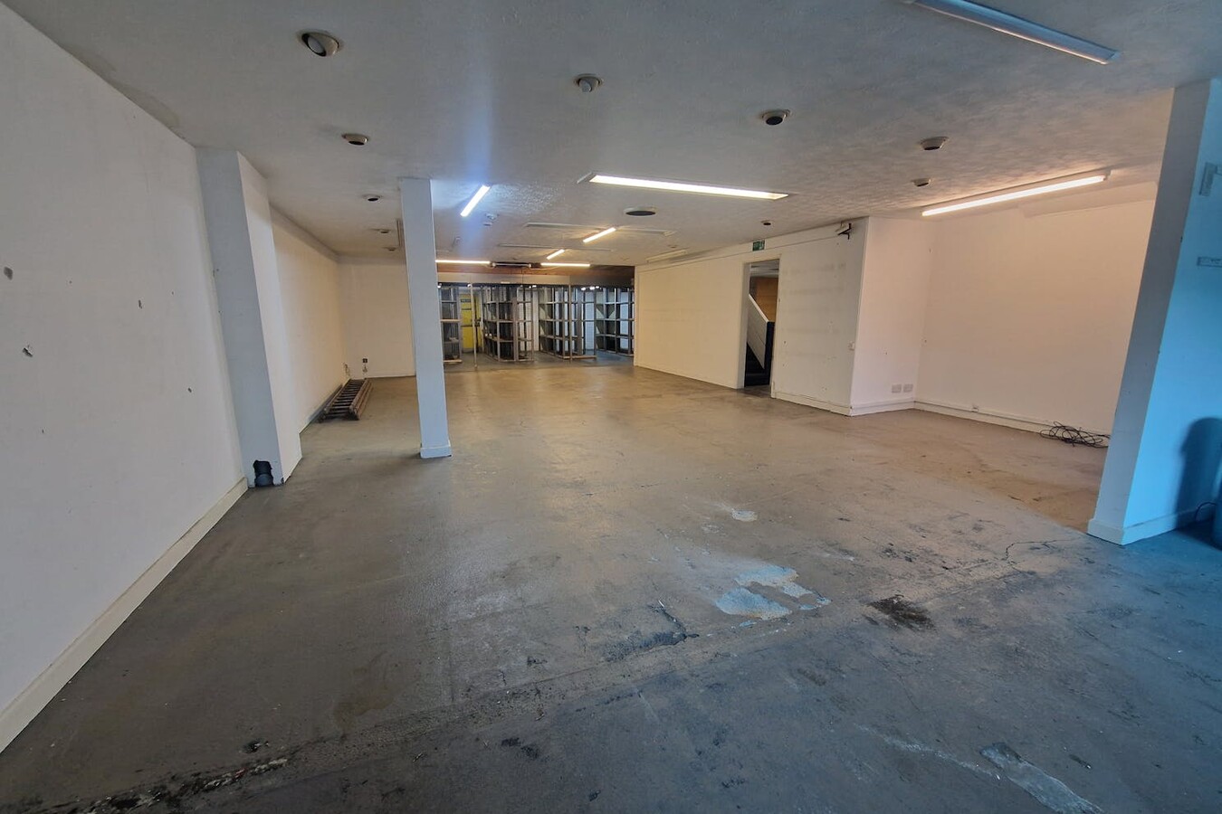 Fitzherbert Rd, Portsmouth, HAM PO6 1TX - Unit 2 - - Interior Photo - Image 1 of 7