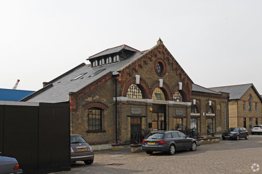 Pump Aly, Brentford to rent - Building Photo - Image 1 of 5