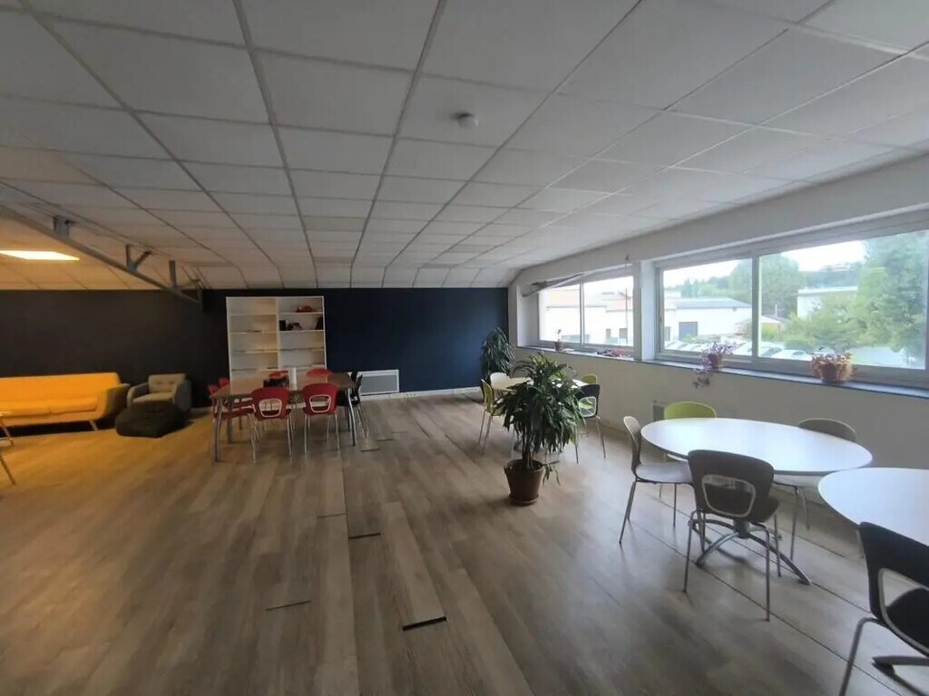 Location Bureaux 50 m² à 243 m² - Photo 1