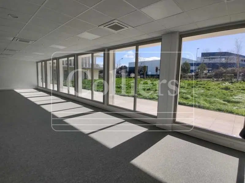 Office in Aix-en-Provence to rent Interior Photo- Image 1 of 3