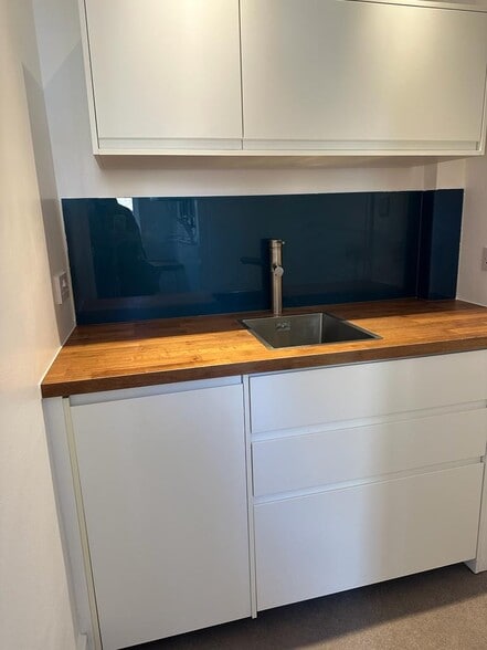 4 D'Arblay St, London to rent - Interior Photo - Image 3 of 6