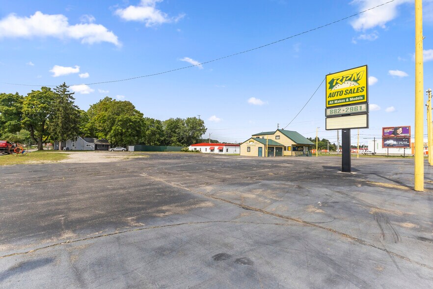 5436 S Cedar St, Lansing, MI for rent - Building Photo - Image 1 of 65