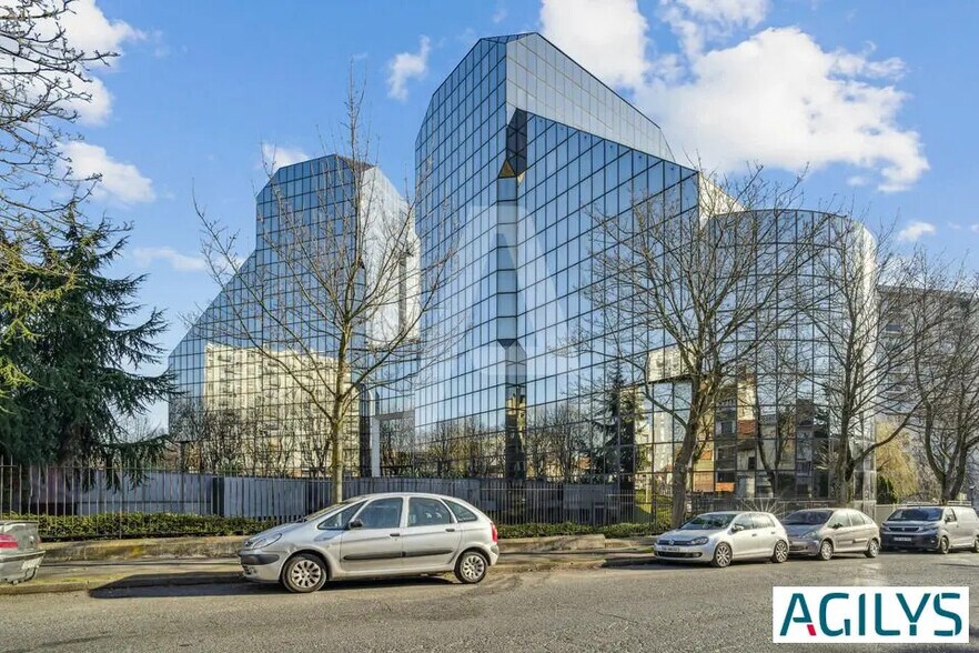 Office in Cachan to rent - Building Photo - Image 3 of 13