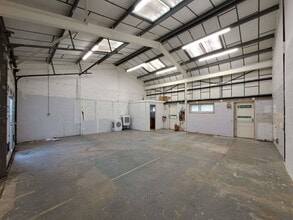 Acacia Clos, Leighton Buzzard to rent Interior Photo- Image 2 of 2