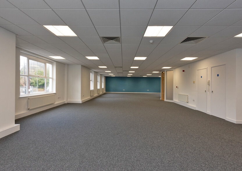 Emmanuel Ct, Sutton Coldfield to rent - Building Photo - Image 2 of 7