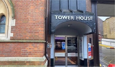 High St, Aylesbury to rent Building Photo- Image 1 of 7
