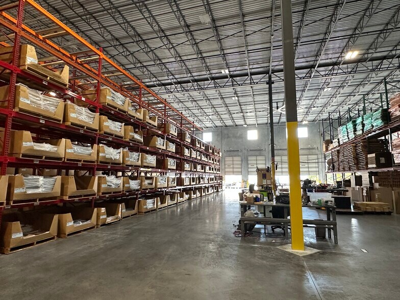 3905 Center Loop, Orlando, FL to rent - Building Photo - Image 3 of 35