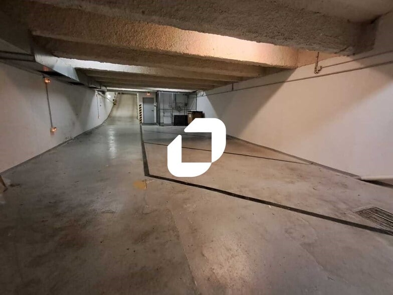 Office in Courbevoie to rent - Interior Photo - Image 2 of 8