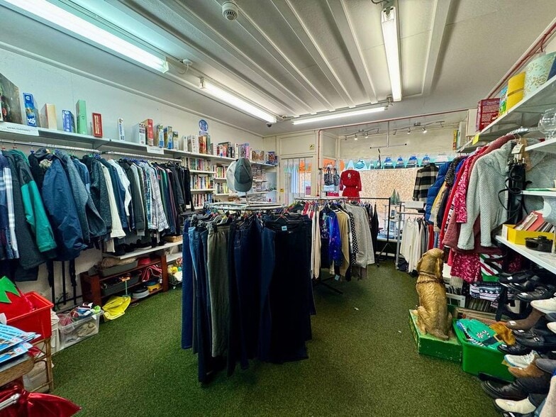 19 Stanley St, Holyhead for sale - Building Photo - Image 2 of 17