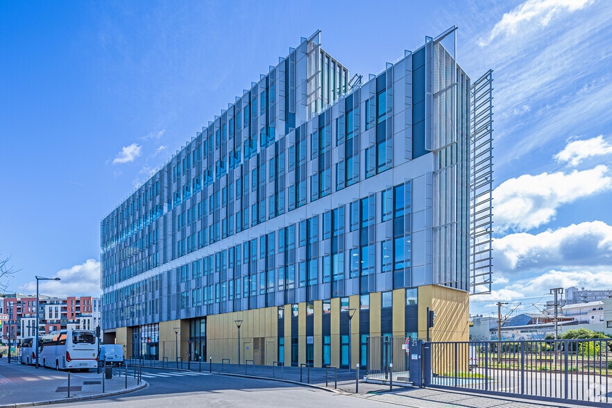 20 Rue Raoul Nordling, Bois-Colombes to rent - Building Photo - Image 2 of 2