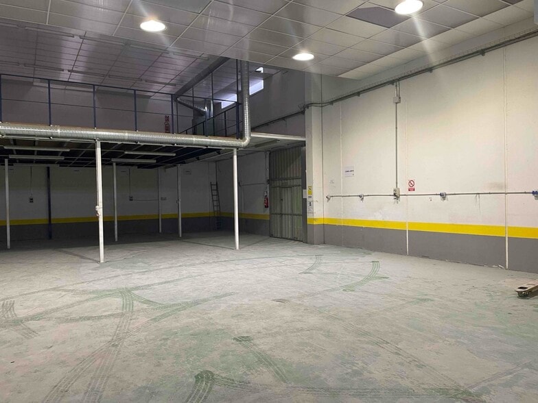 Industrial in Alcalá de Henares, Madrid to rent - Building Photo - Image 2 of 3