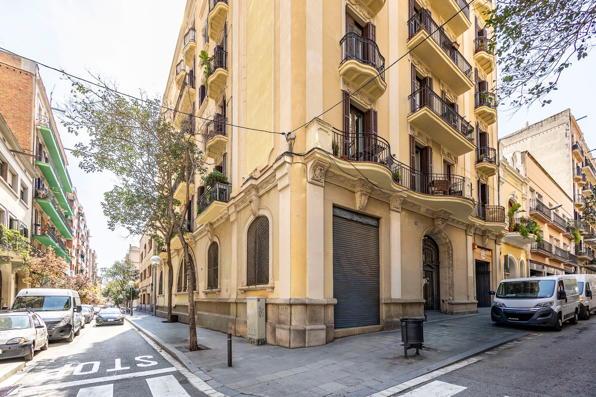 Retail in Barcelona, Barcelona to rent Primary Photo- Image 1 of 7