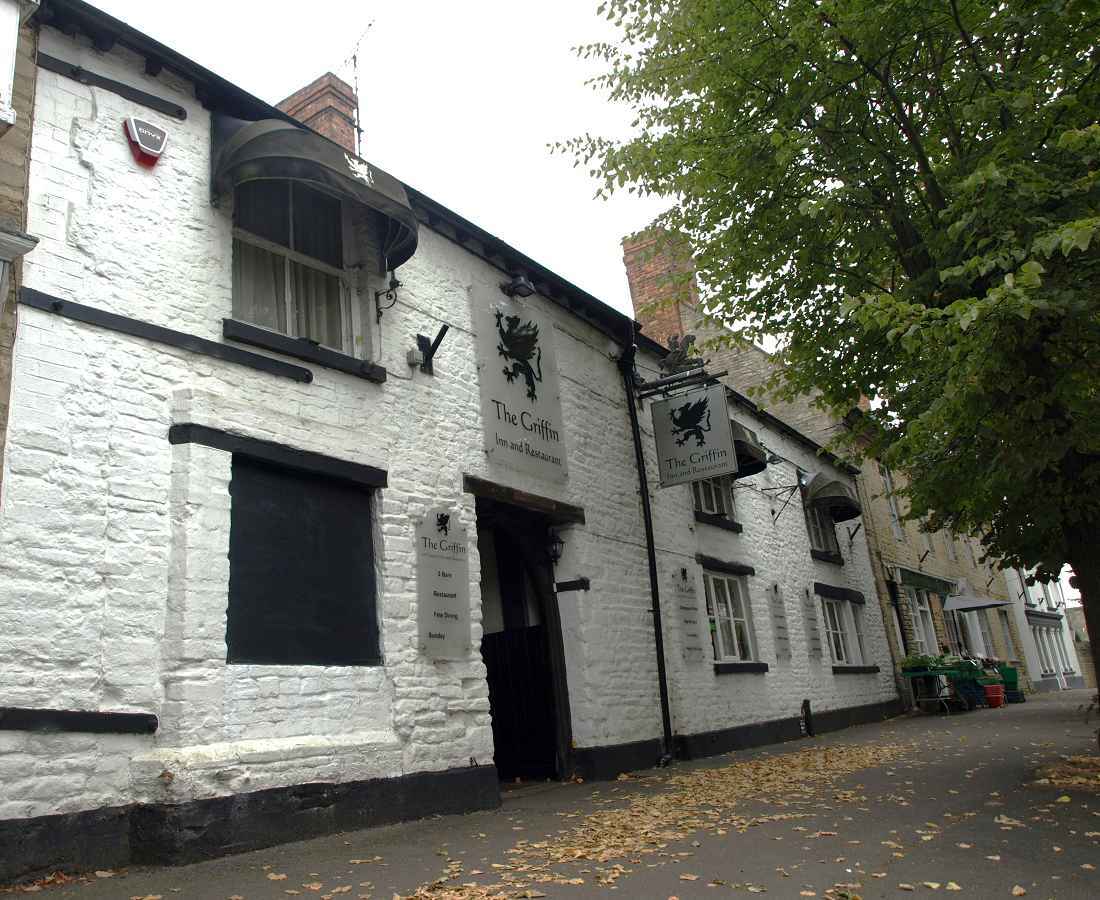 7A High St, Higham Ferrers to rent Building Photo- Image 1 of 11