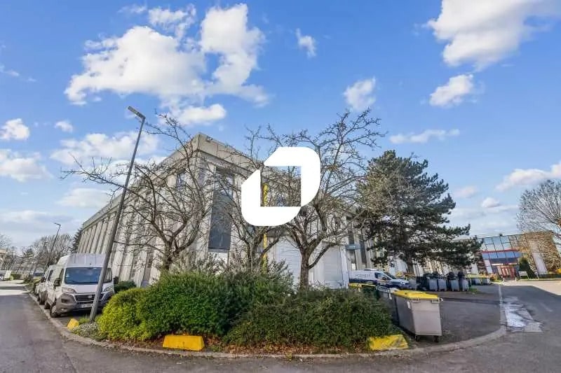 Light Industrial in Gennevilliers to rent - Building Photo - Image 2 of 10