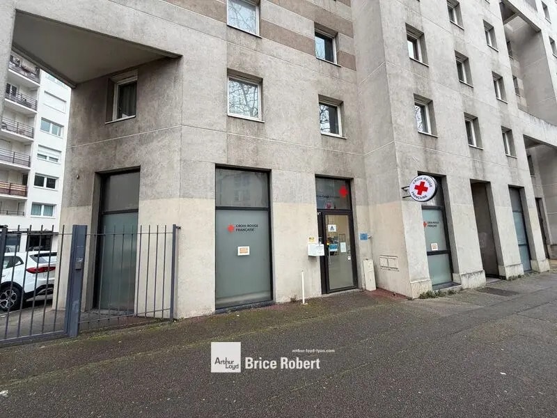 Office in Lyon to rent Building Photo- Image 1 of 13