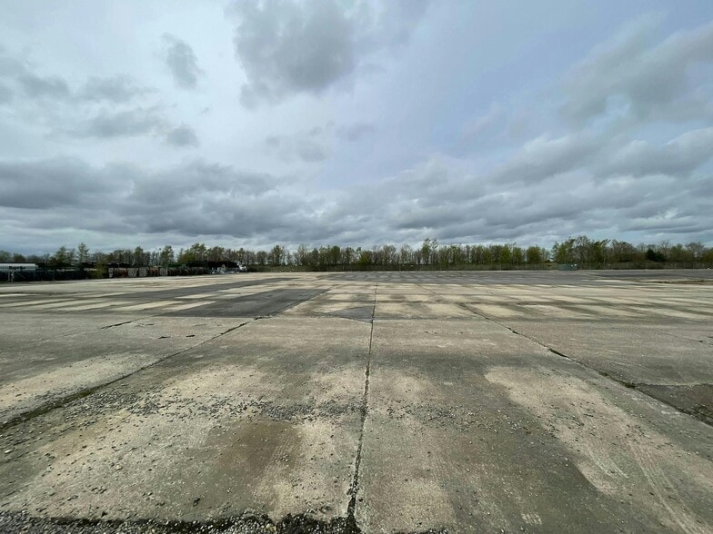 169 Greenham Business Park, Thatcham to rent - Building Photo - Image 1 of 5