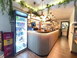 Retail in Barcelona, Barcelona to rent Interior Photo- Image 2 of 15