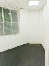 140-146 Dock Rd, Tilbury to rent Interior Photo- Image 2 of 3