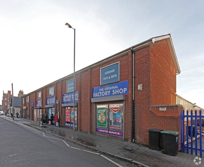 147-153 High St, Rushden to rent - Building Photo - Image 2 of 7