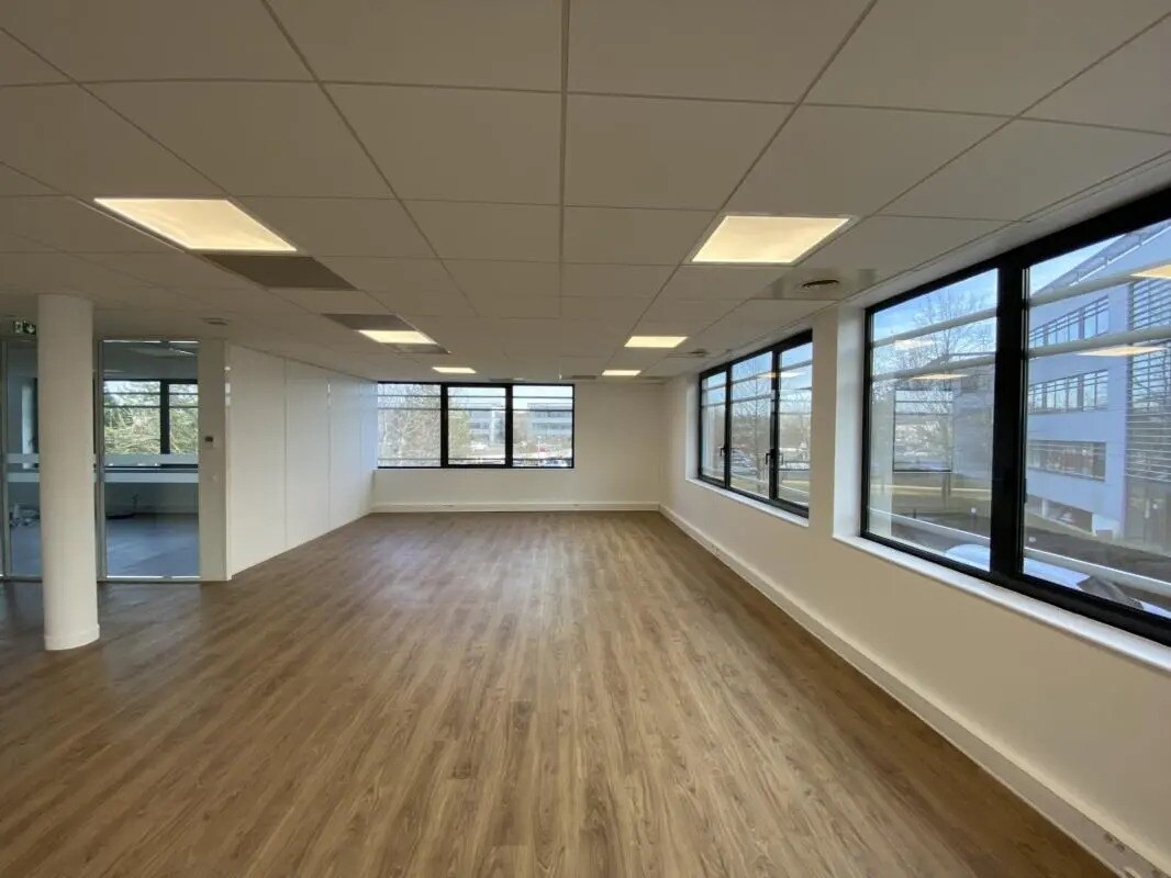 15 Allée Des Ginkgos, Bron to rent Interior Photo- Image 1 of 4