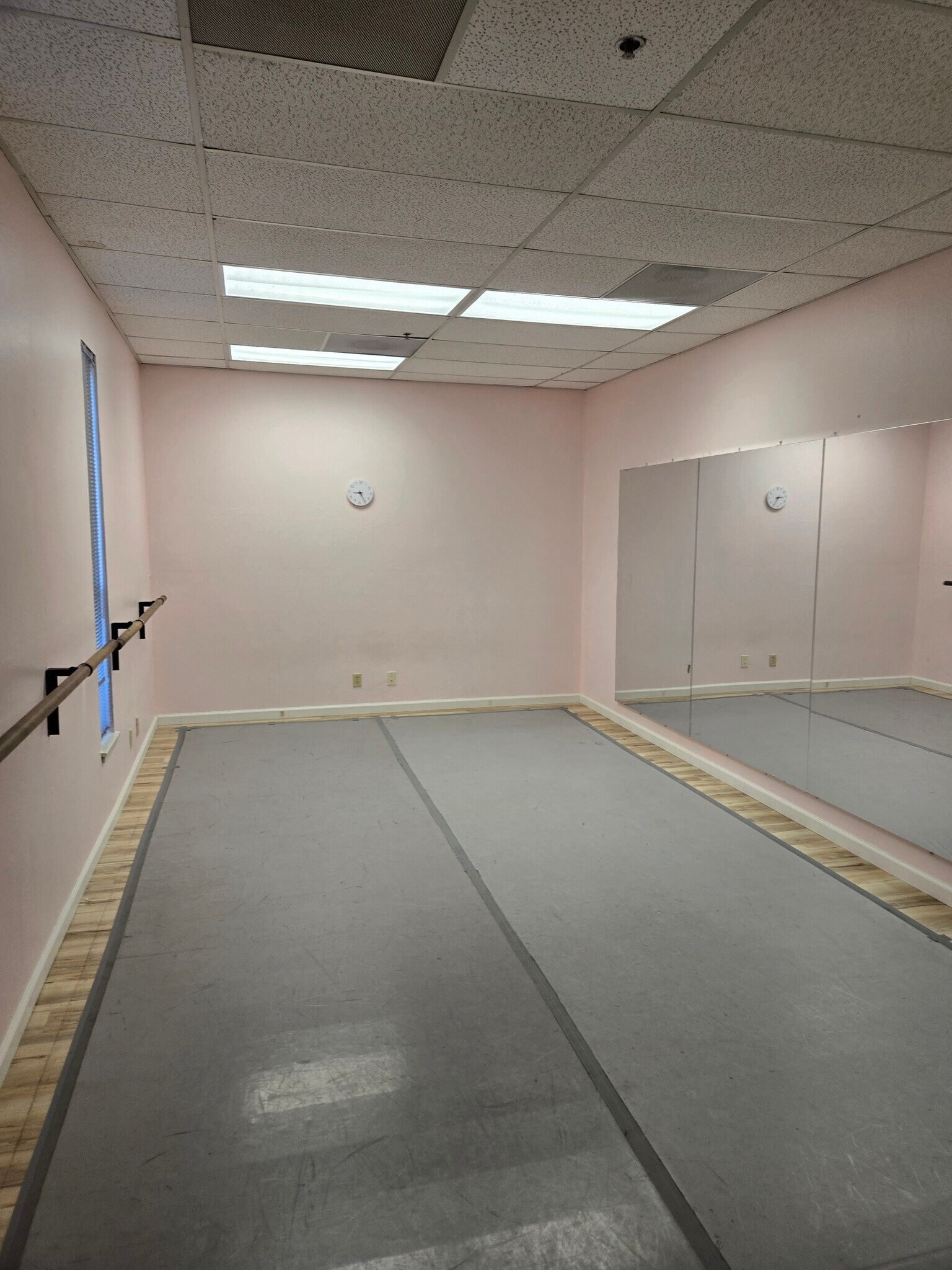 16165 Monterey Rd, Morgan Hill, CA to rent Interior Photo- Image 1 of 4