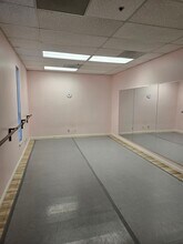 16165 Monterey Rd, Morgan Hill, CA to rent Interior Photo- Image 1 of 4