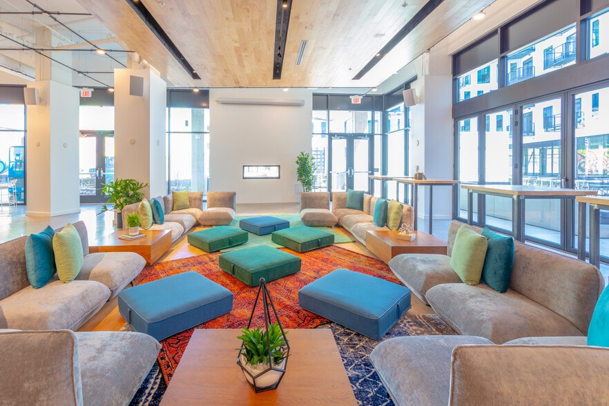 500 W Broad St, Columbus, OH to rent - Interior Photo - Image 2 of 29