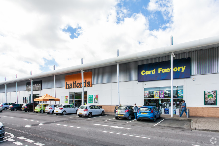 Units 1-7 Lakeside Retail Park, Brynmawr for rent - Building Photo - Image 3 of 7