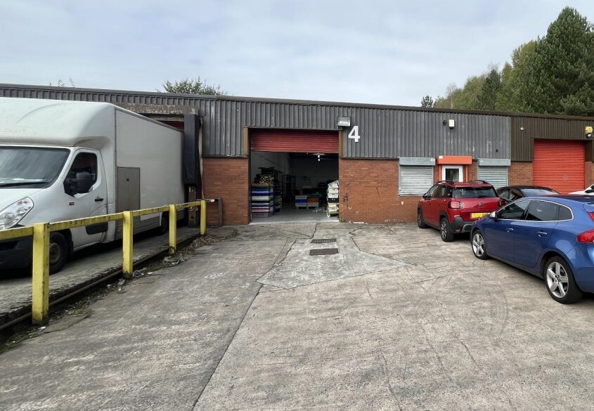 Whitelands Rd, Ashton Under Lyne to rent Building Photo- Image 1 of 1