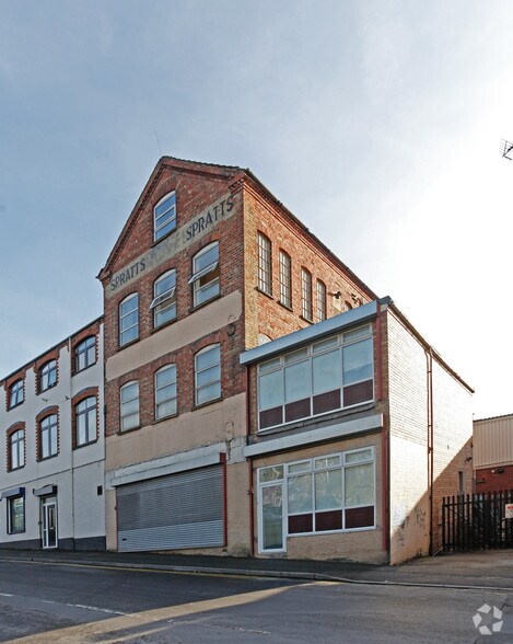 82 Station Rd, Rushden for sale - Primary Photo - Image 1 of 1