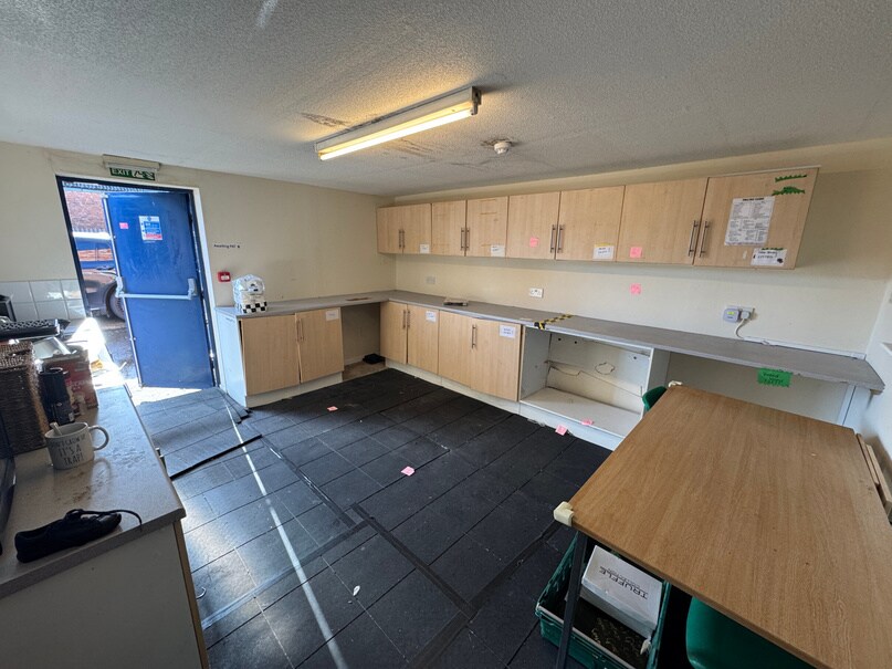 421 Hessle Rd, Hull to rent Building Photo- Image 1 of 3
