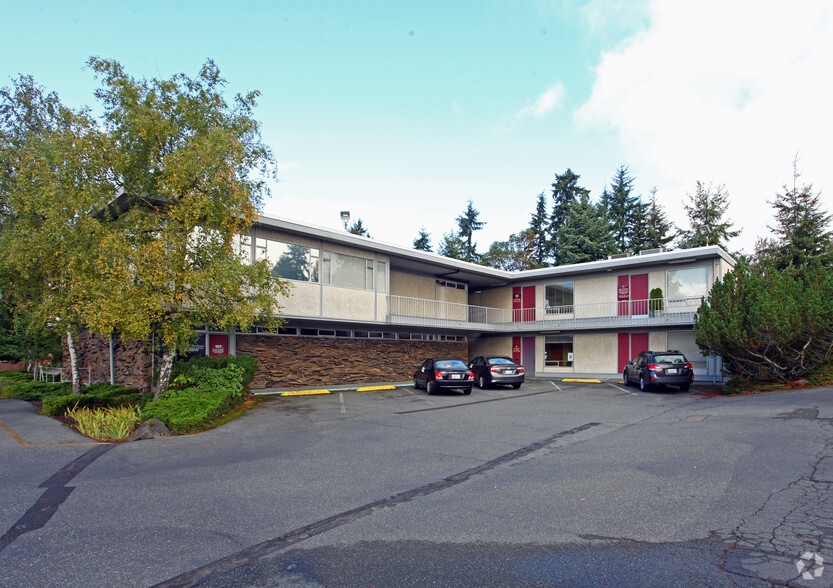 5017 196th St SW, Lynnwood, WA for rent - Primary Photo - Image 1 of 7