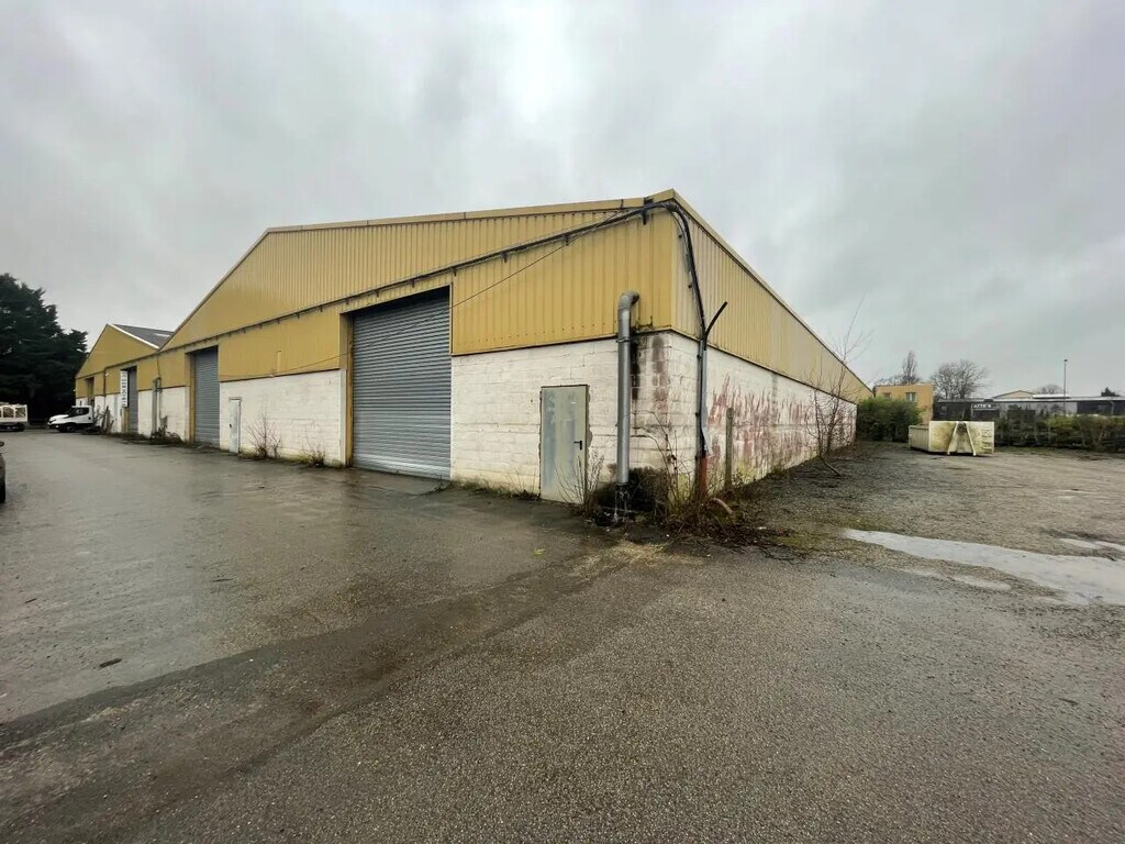 Location Local d'activités 521 m² - Photo 1