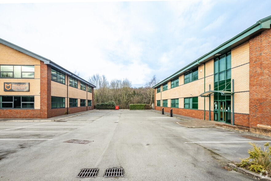 Chester Rd, Runcorn to rent - Building Photo - Image 3 of 5